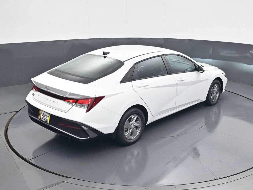 New 2026 Hyundai Elantra SE FWD image 17