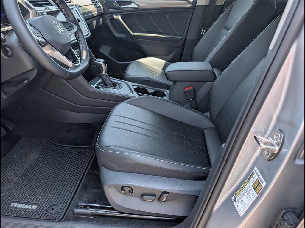 Used 2023 Volkswagen Tiguan SE FWD image 10
