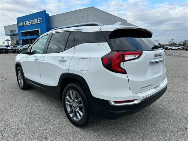 Used 2024 GMC Terrain SLT image 3