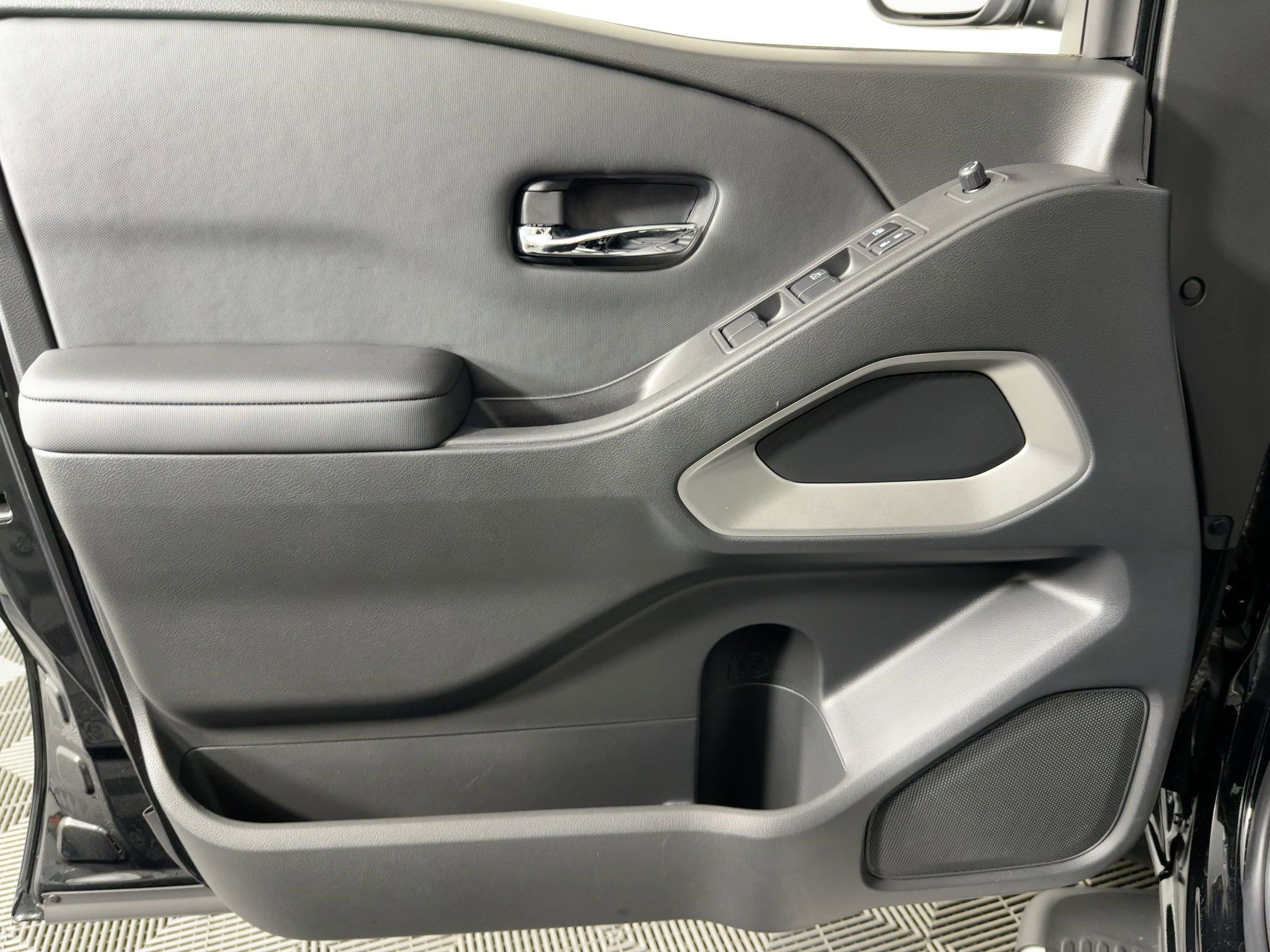 Used 2024 Nissan Frontier SV w/ SV Convenience Package image 12