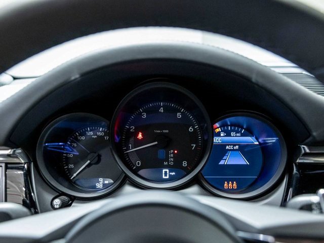 Used 2025 Porsche Macan image 27