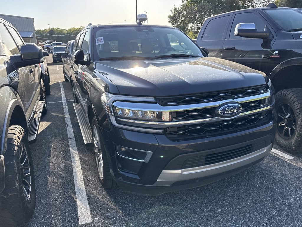Used 2024 Ford Expedition Max Limited AWD/4WD image 3