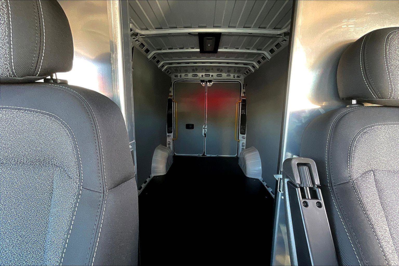 Used 2025 RAM ProMaster 2500 w/ Convenience Group image 25