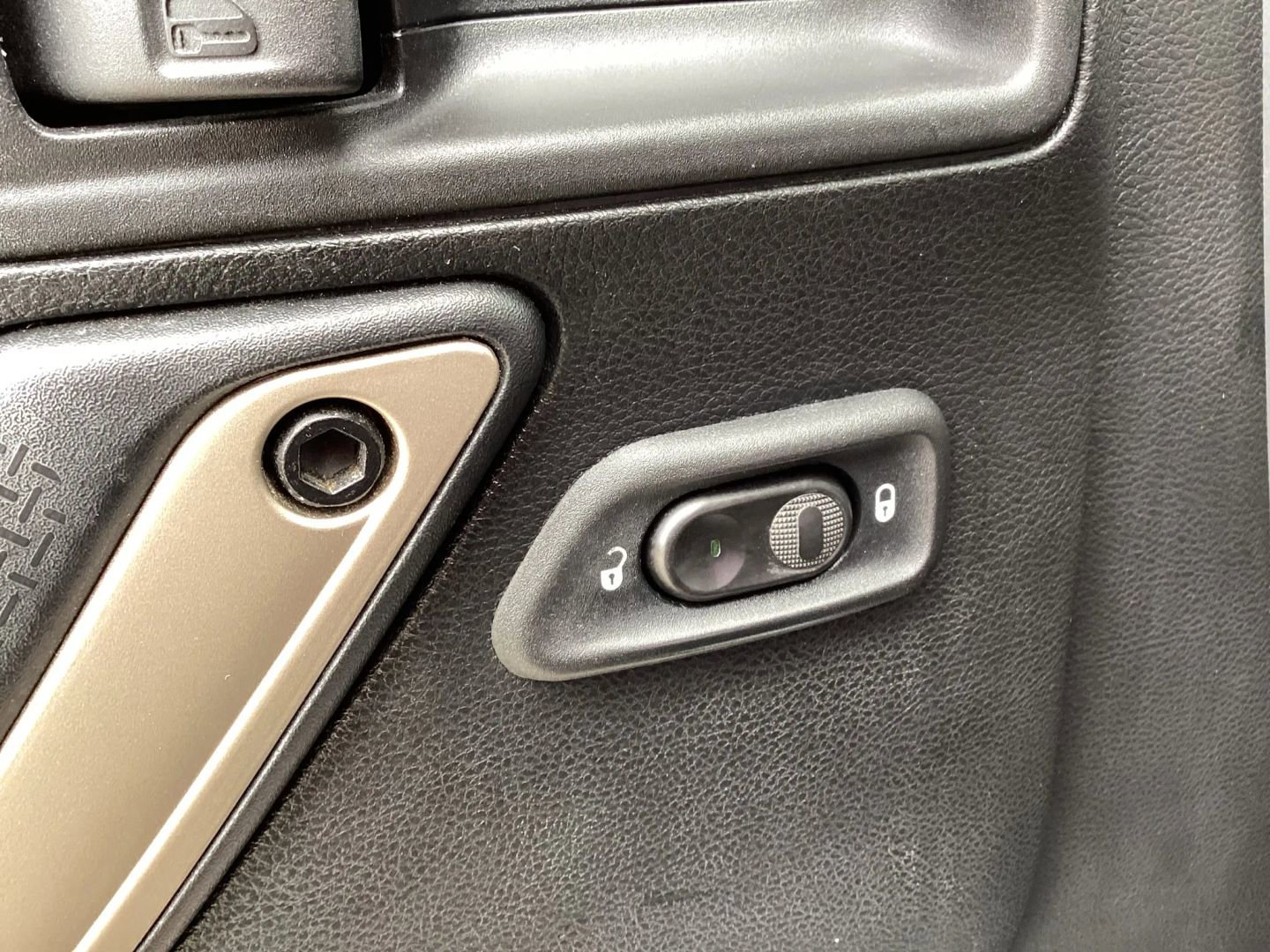 Used 2016 Jeep Wrangler Unlimited Sahara image 19