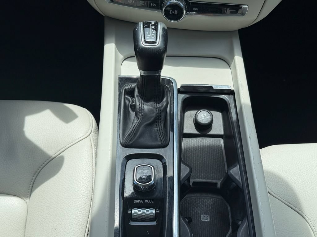 Used 2020 Volvo S60 T5 Momentum FWD image 17