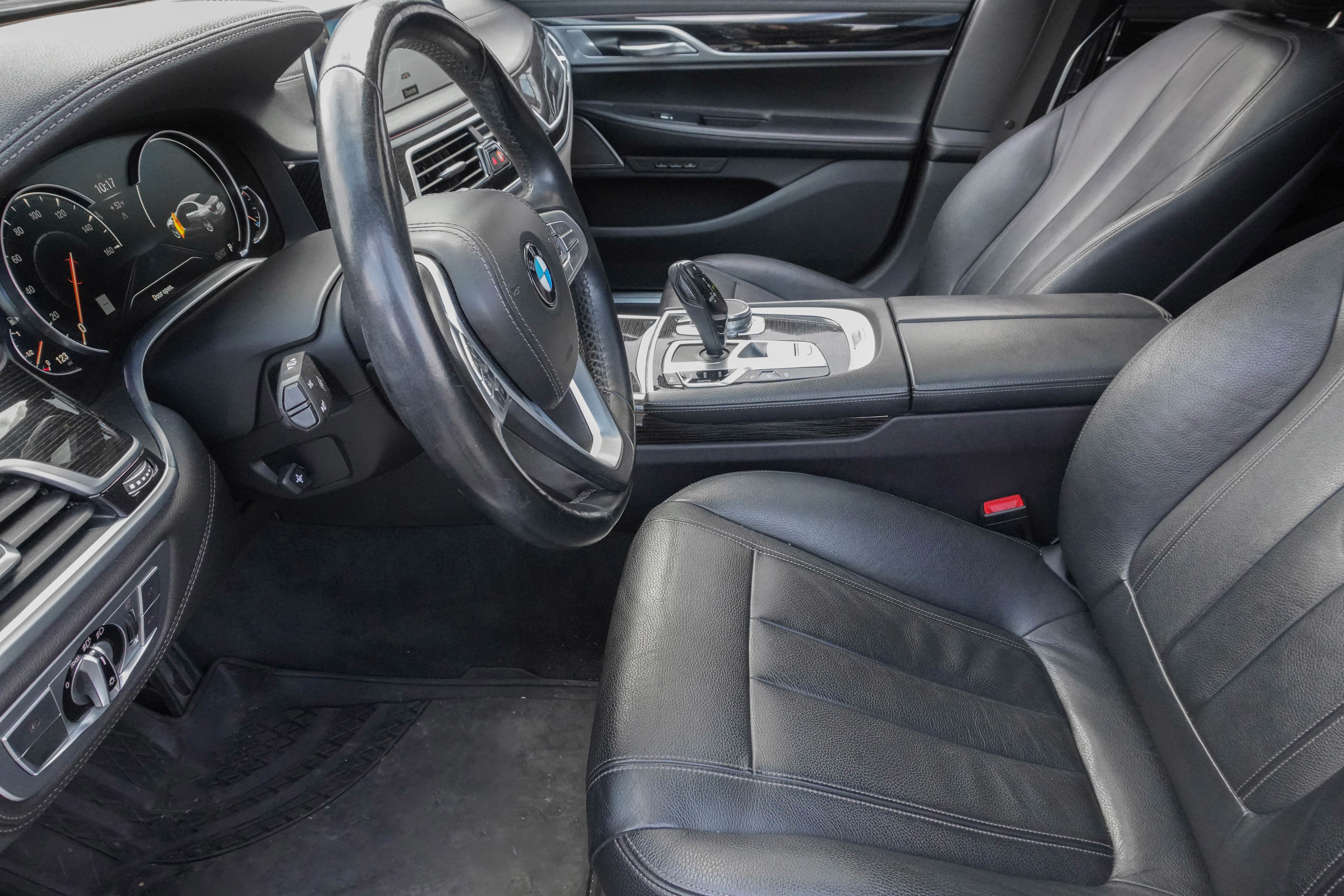 Used 2019 BMW 740i w/ M Sport Package image 12