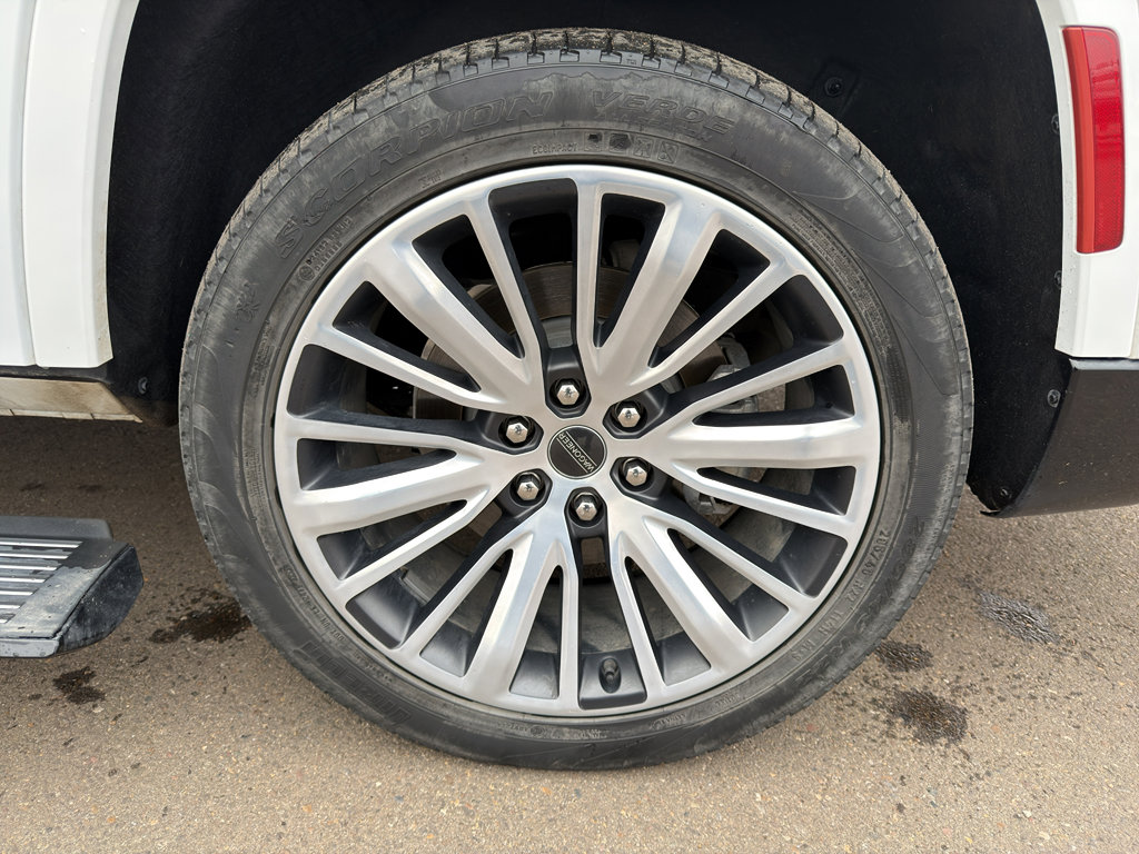 Used 2024 Jeep Grand Wagoneer L Series III w/ Rear Seat Video Group 1 image 10