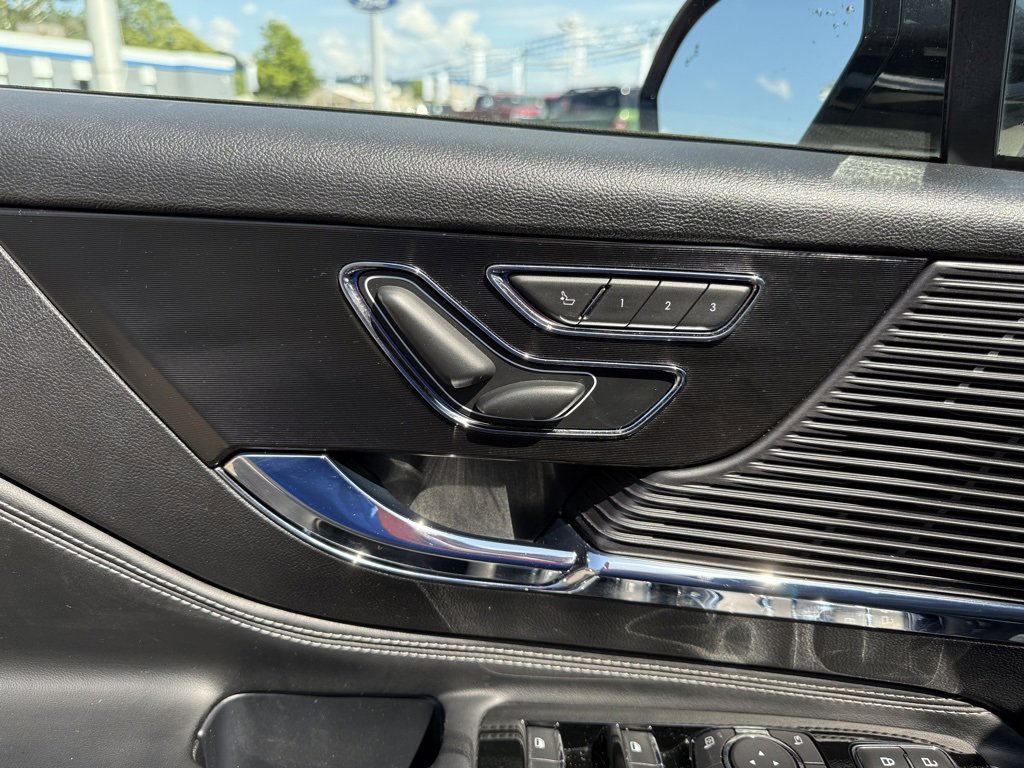 Used 2022 Lincoln Corsair AWD w/ Equipment Group 101A image 17