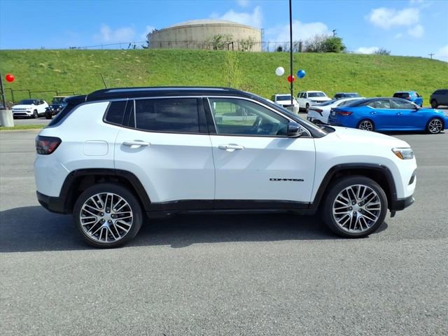 Used 2022 Jeep Compass Limited w/ Elite Group AWD/4WD image 3