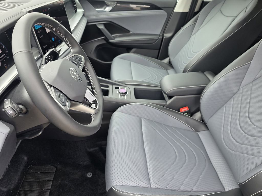 New 2026 Volkswagen Tiguan SE image 9