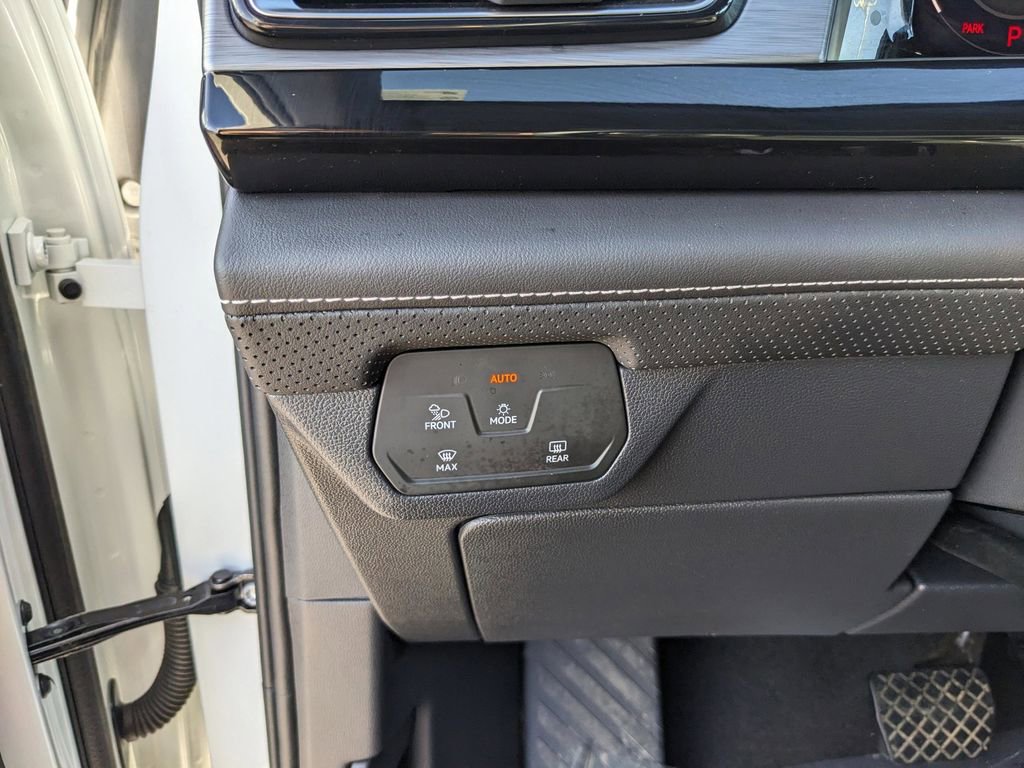 Certified 2025 Volkswagen Atlas Cross Sport SE FWD image 26