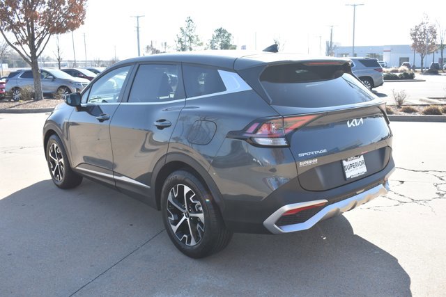 Used 2025 Kia Sportage EX image 8