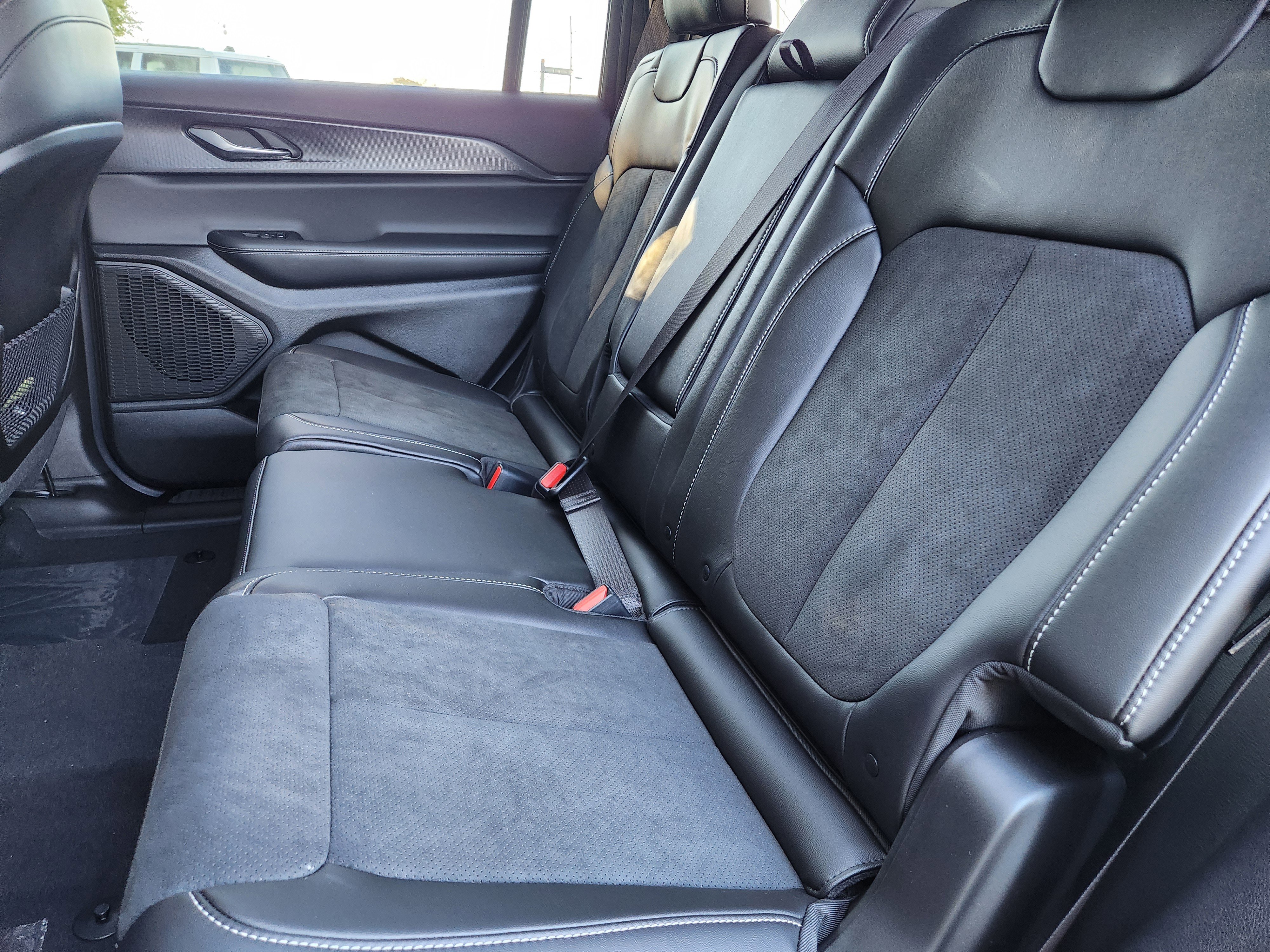 New 2025 Jeep Grand Cherokee L Altitude image 9