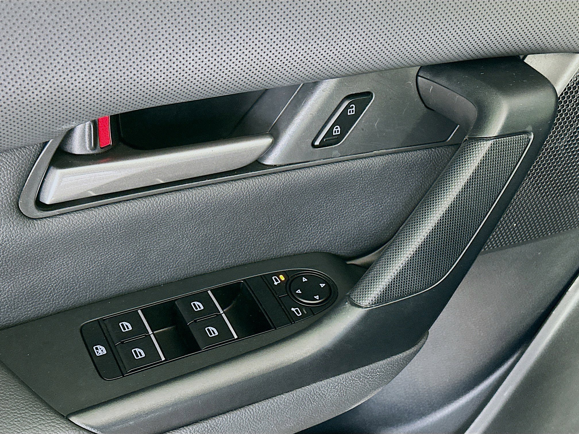 Used 2025 MAZDA CX-50 AWD 2.5 S w/ Premium Package image 15