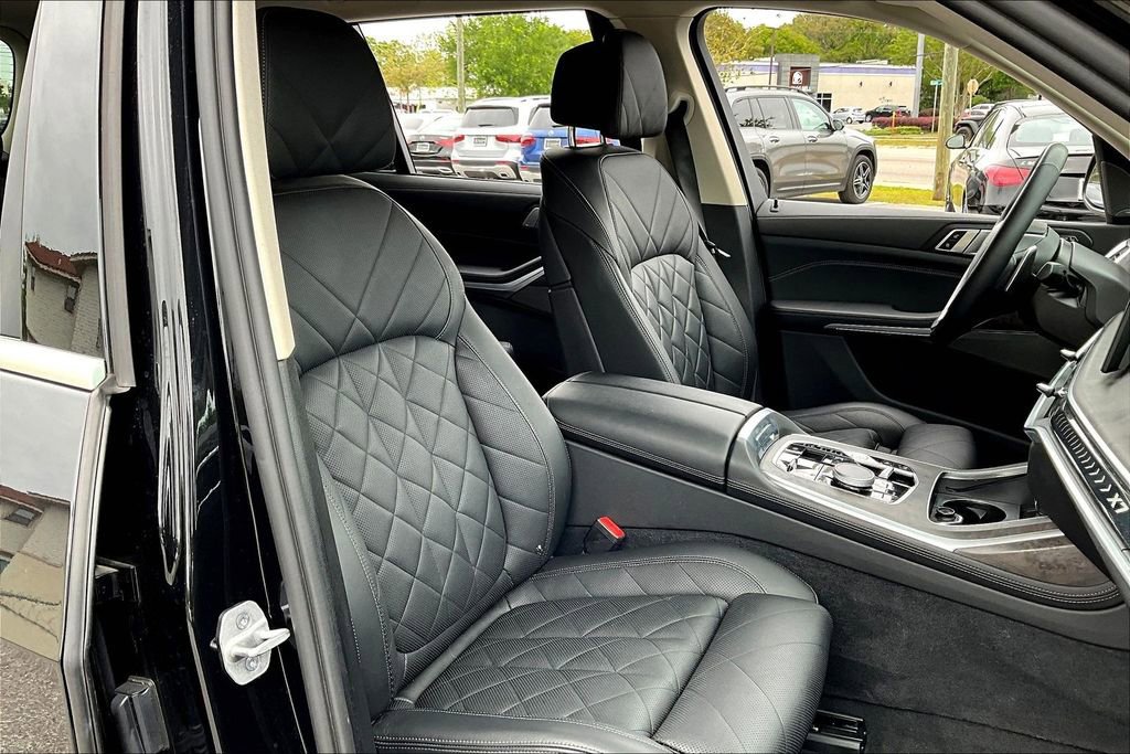 Used 2023 BMW X7 xDrive40i w/ Premium Package image 30