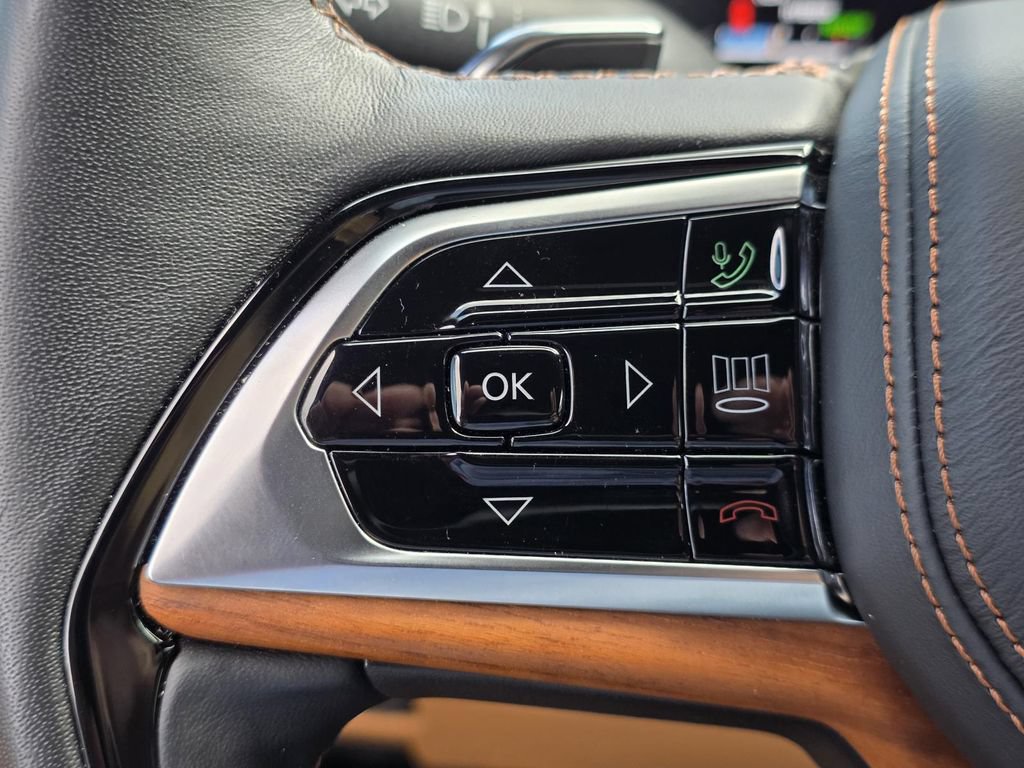 Used 2022 Jeep Grand Cherokee Summit AWD/4WD image 36