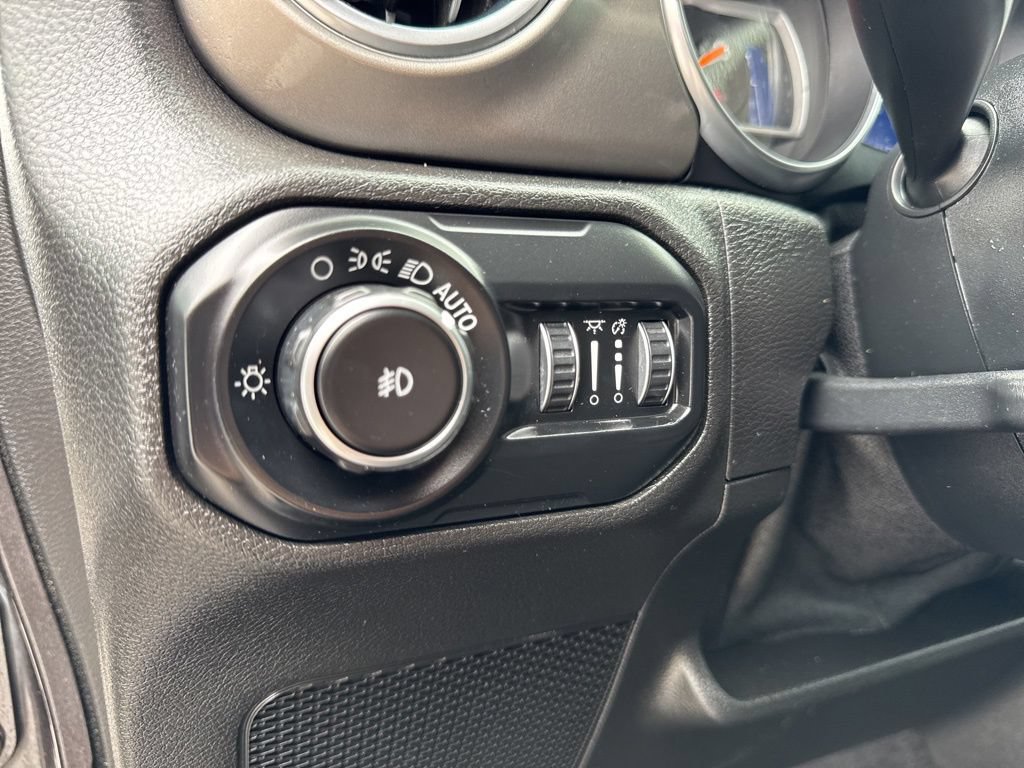 Used 2020 Jeep Wrangler Unlimited Sahara AWD/4WD image 41