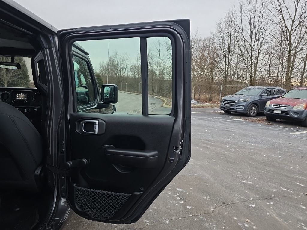 Used 2020 Jeep Gladiator Sport image 33