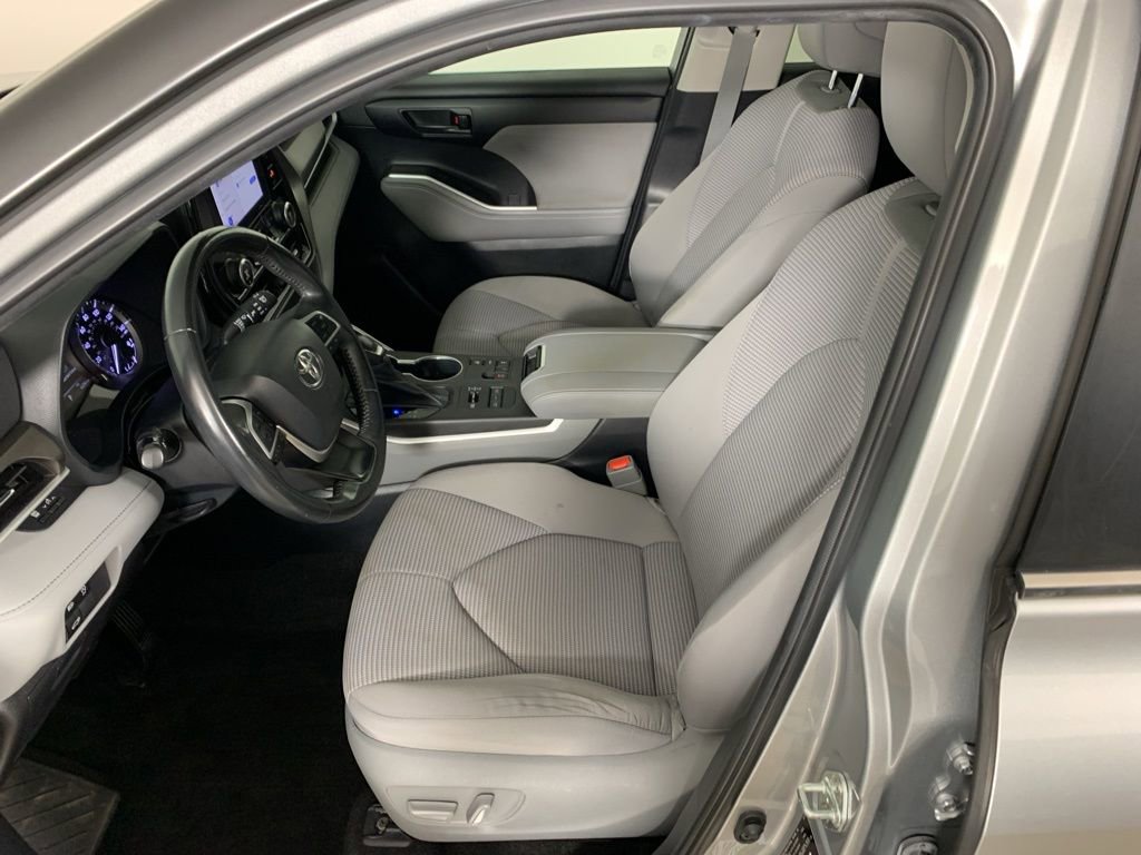 Used 2023 Toyota Highlander LE image 31