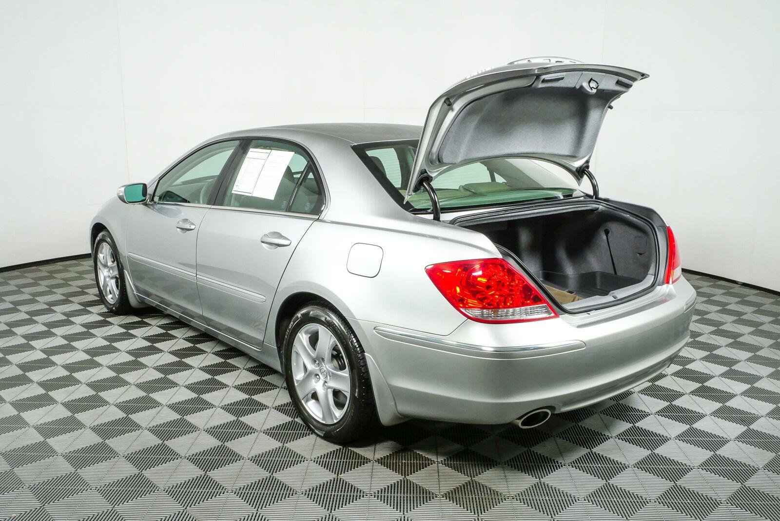 Used 2007 Acura RL w/ Technology Package AWD/4WD image 28