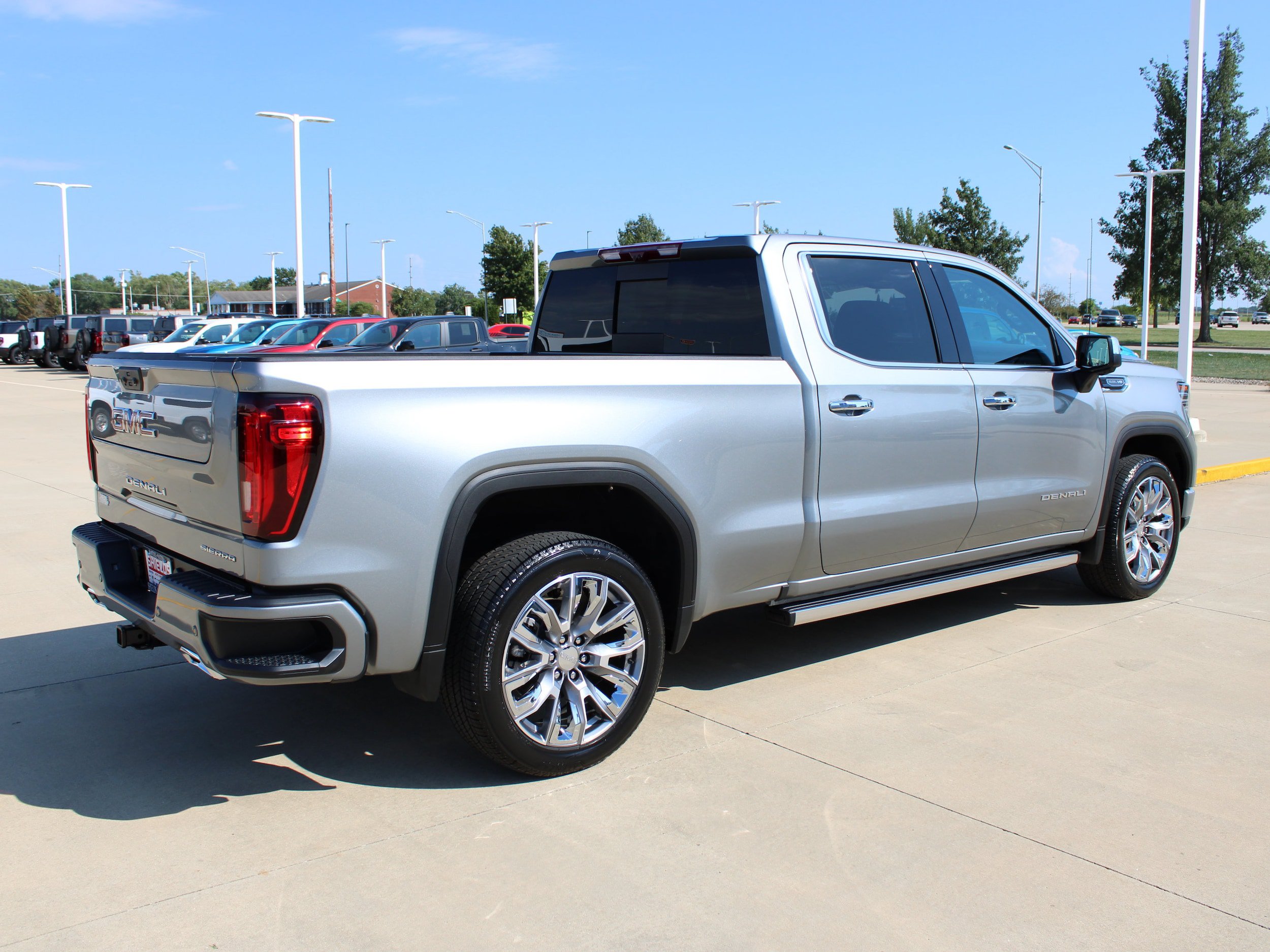 Used 2026 GMC Sierra 1500 Denali w/ Denali Reserve Package AWD/4WD image 9