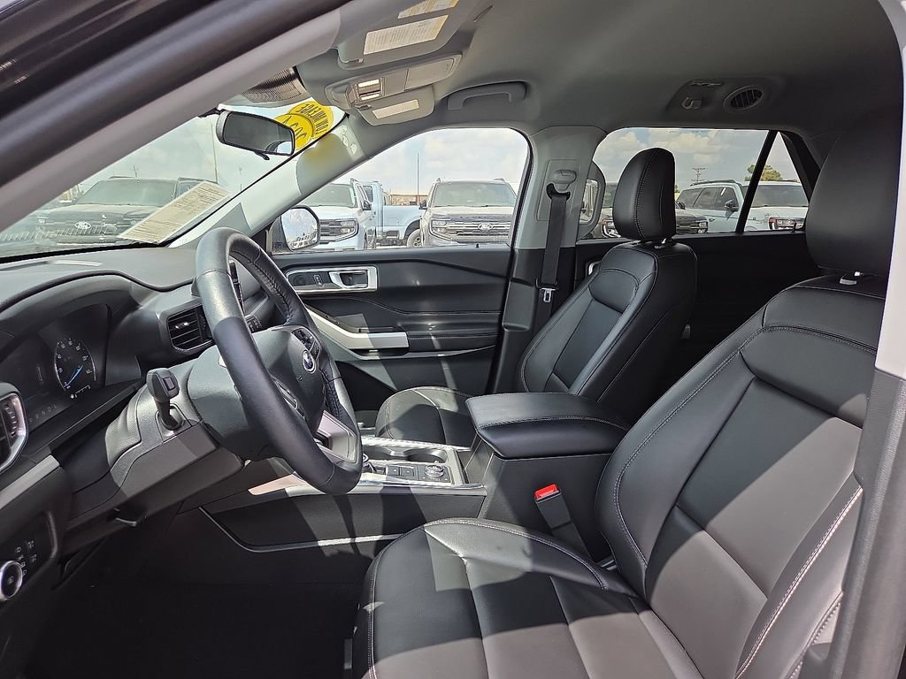 Used 2024 Ford Explorer XLT w/ Equipment Group 202A AWD/4WD image 22