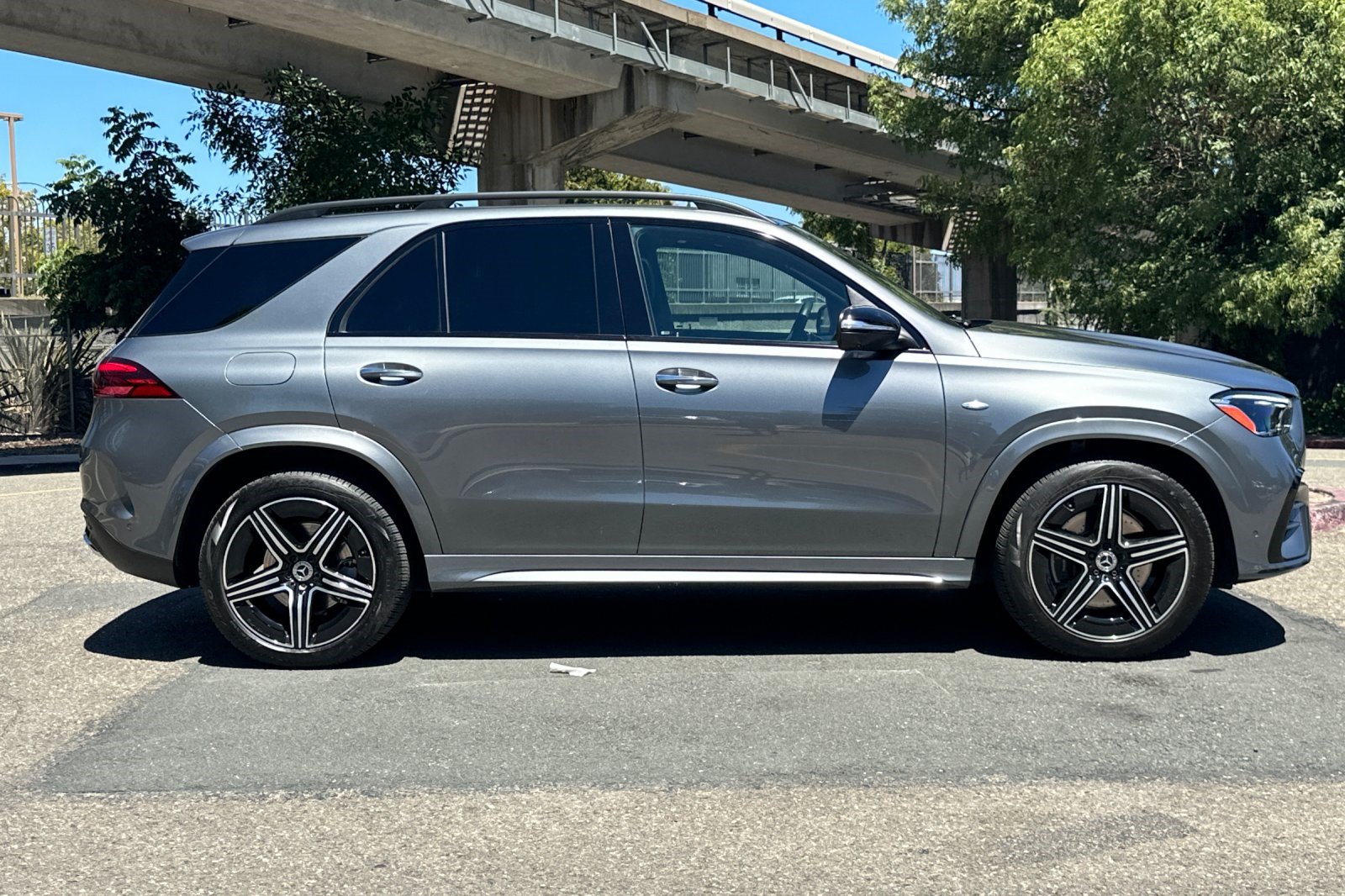 Used 2025 Mercedes-Benz GLE 450e 4MATIC image 8