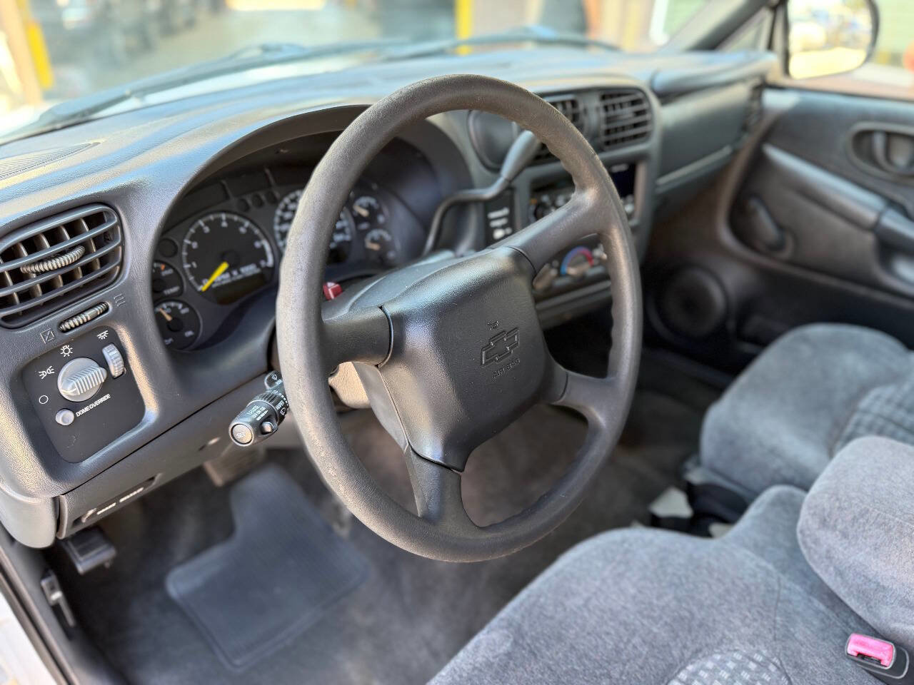 Used 2000 Chevrolet S10 Pickup LS w/ Preferred Equipment Group RWD image 12