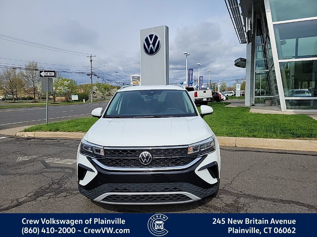 Certified 2022 Volkswagen Taos SE w/ Driver Assistance Package FWD image 2