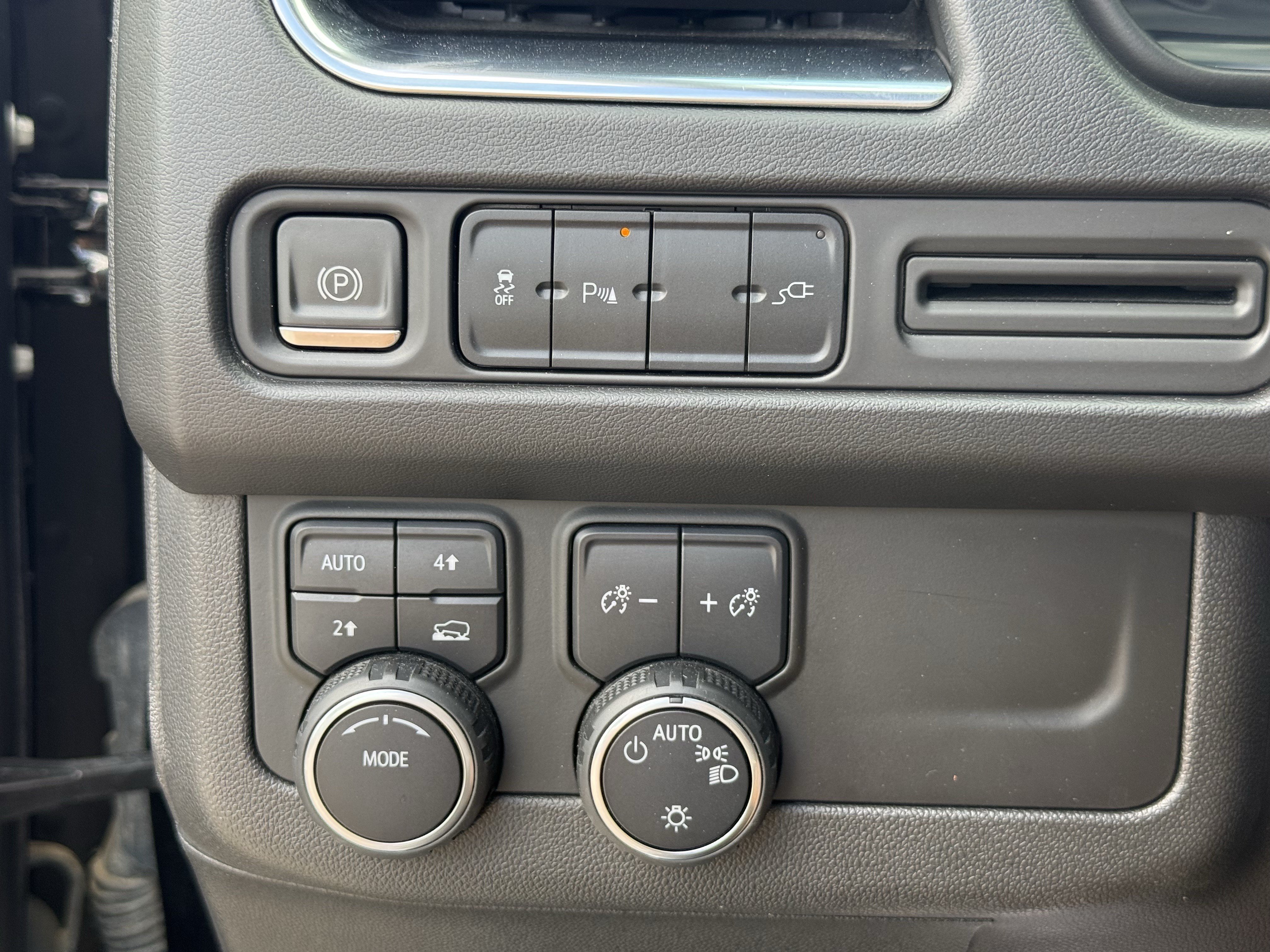 Used 2021 Chevrolet Tahoe RST AWD/4WD image 25