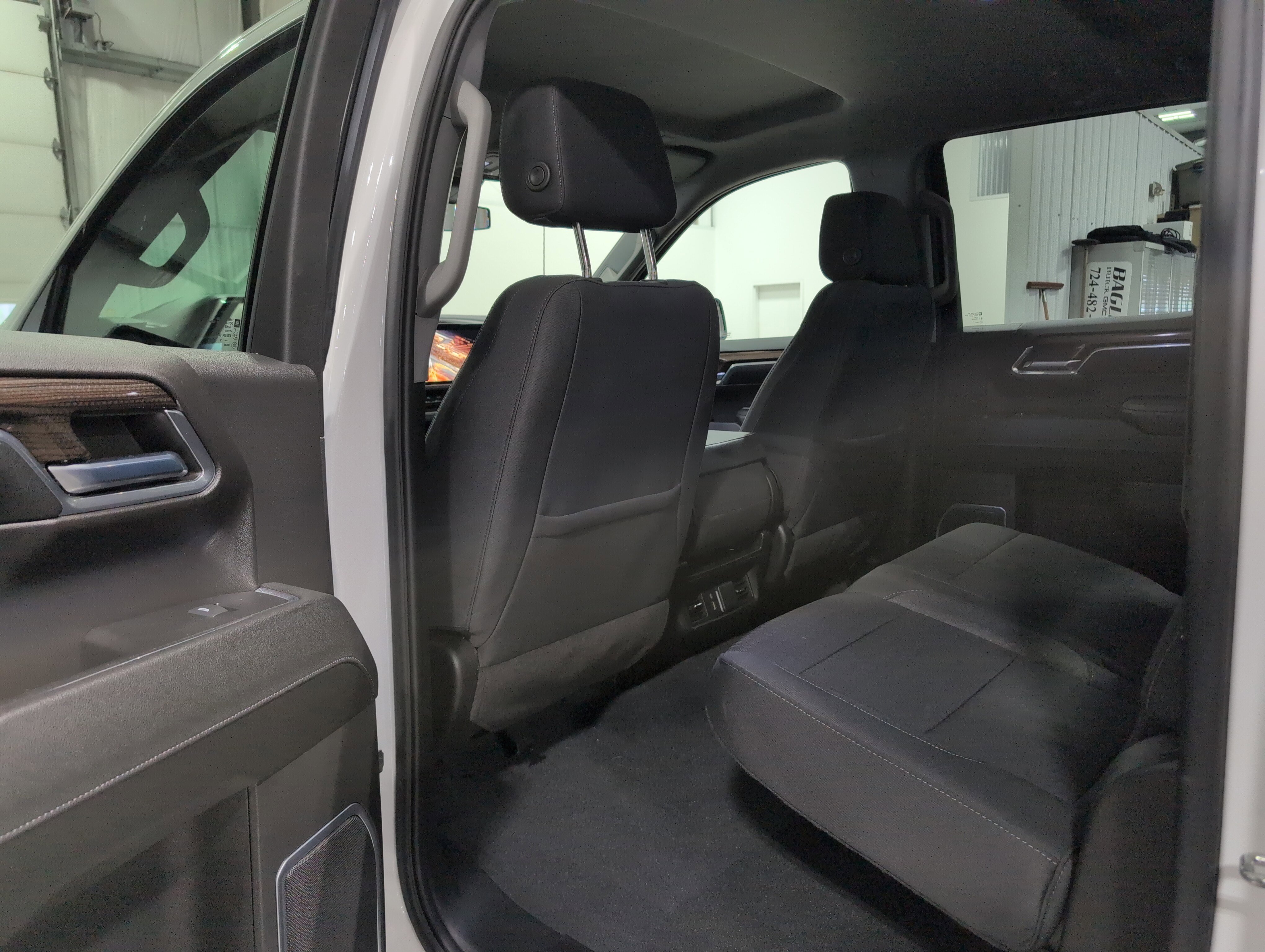 Used 2023 Chevrolet Silverado 1500 LT w/ Protection Package AWD/4WD image 10