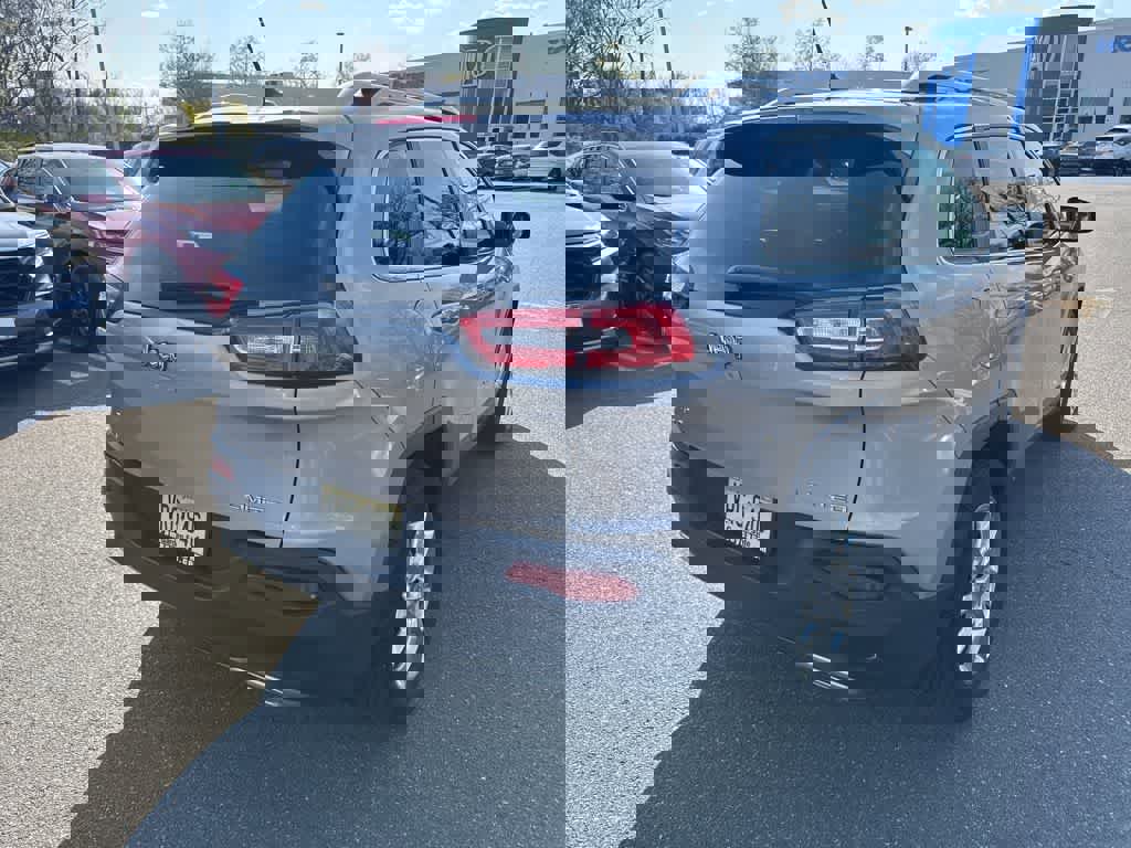 Used 2015 Jeep Cherokee Limited image 16