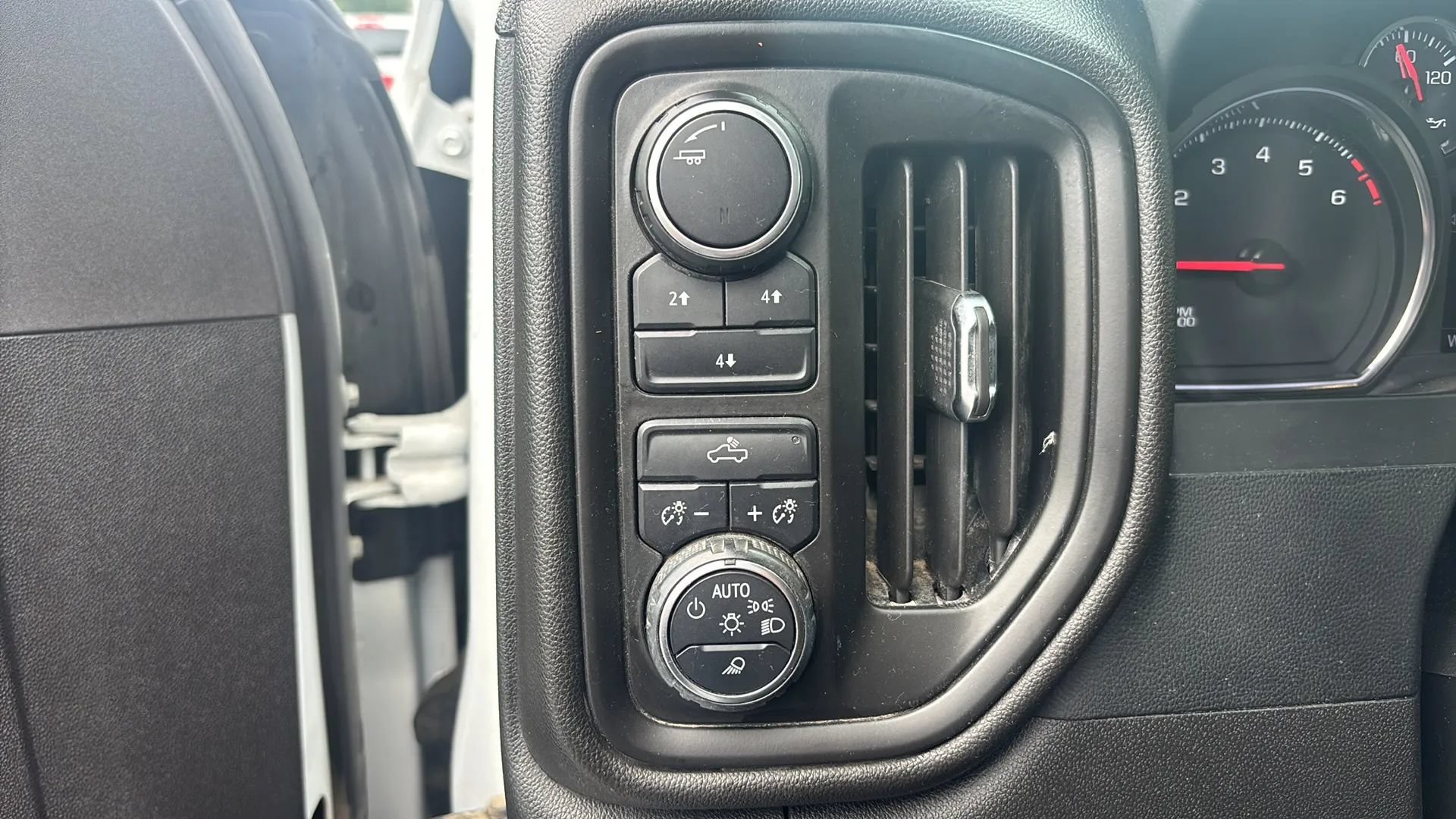 Used 2022 Chevrolet Silverado 2500 Custom w/ Custom Value Package AWD/4WD image 22