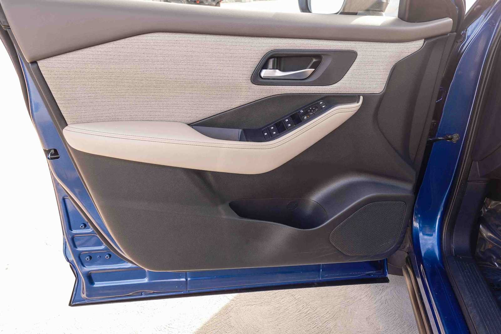 Used 2023 Nissan Rogue SV FWD image 23