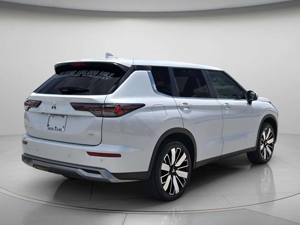 Used 2025 Mitsubishi Outlander SE FWD image 7