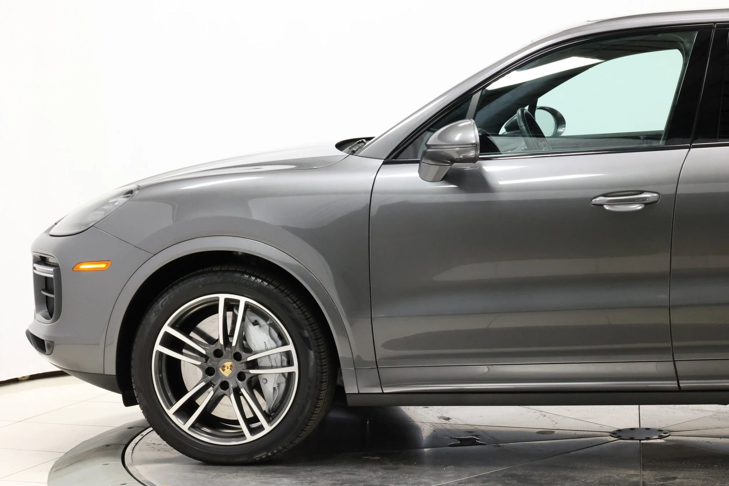 Used 2020 Porsche Cayenne Turbo image 8