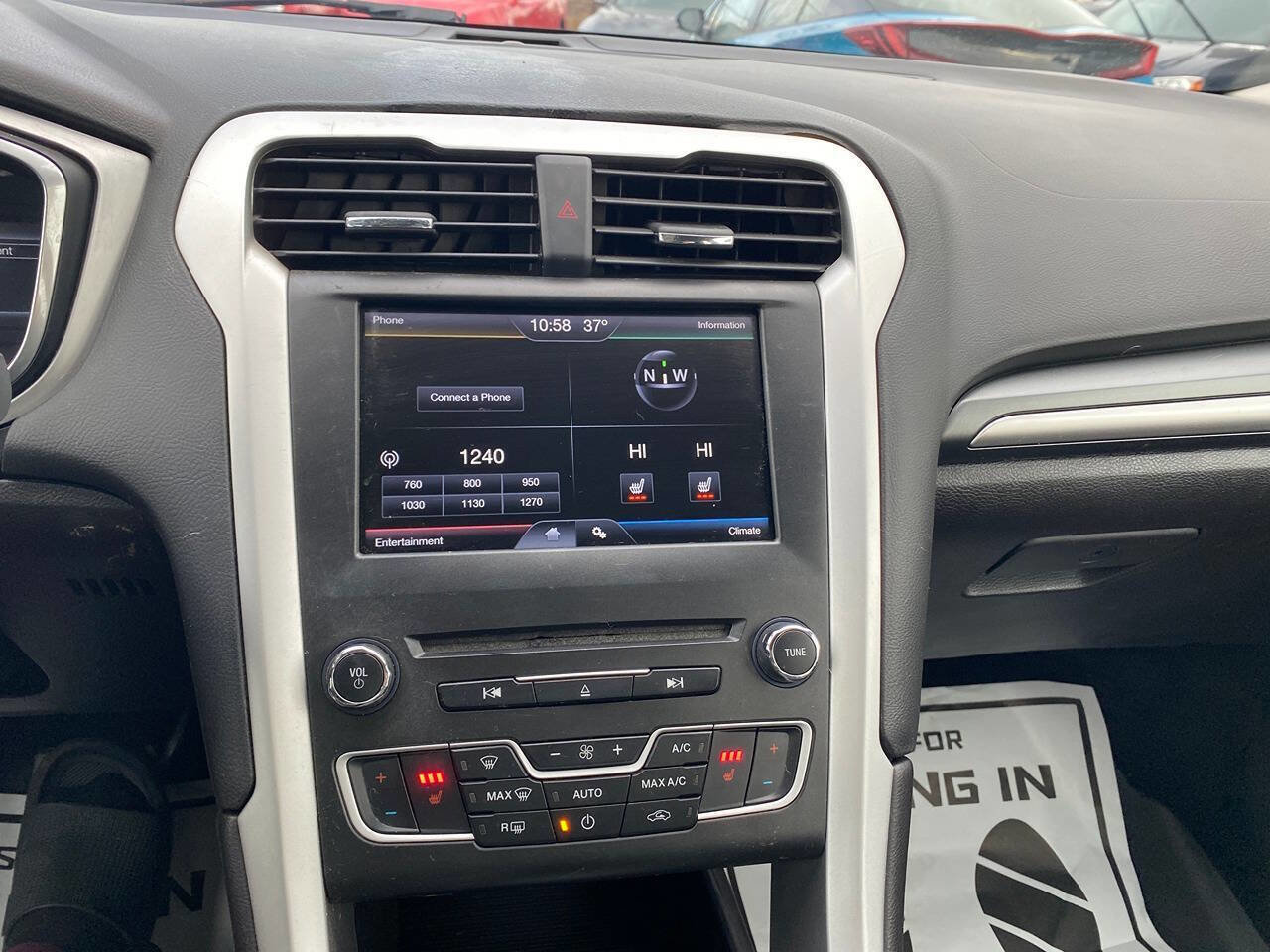 Used 2016 Ford Fusion SE FWD image 25