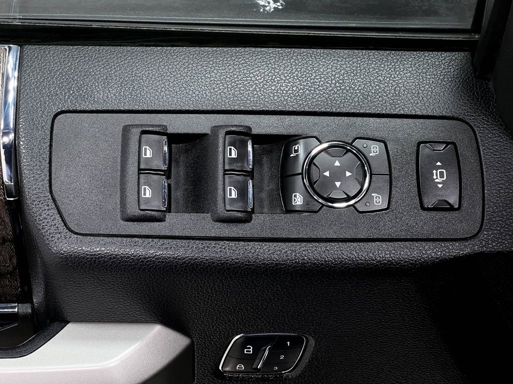 Used 2017 Ford F350 Lariat w/ Lariat Ultimate Package image 18