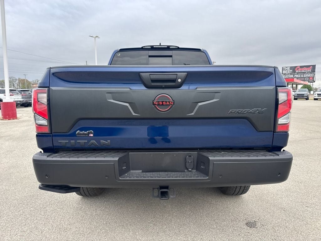 Used 2024 Nissan Titan PRO-4X w/ Pro-4x Convenience Package image 5