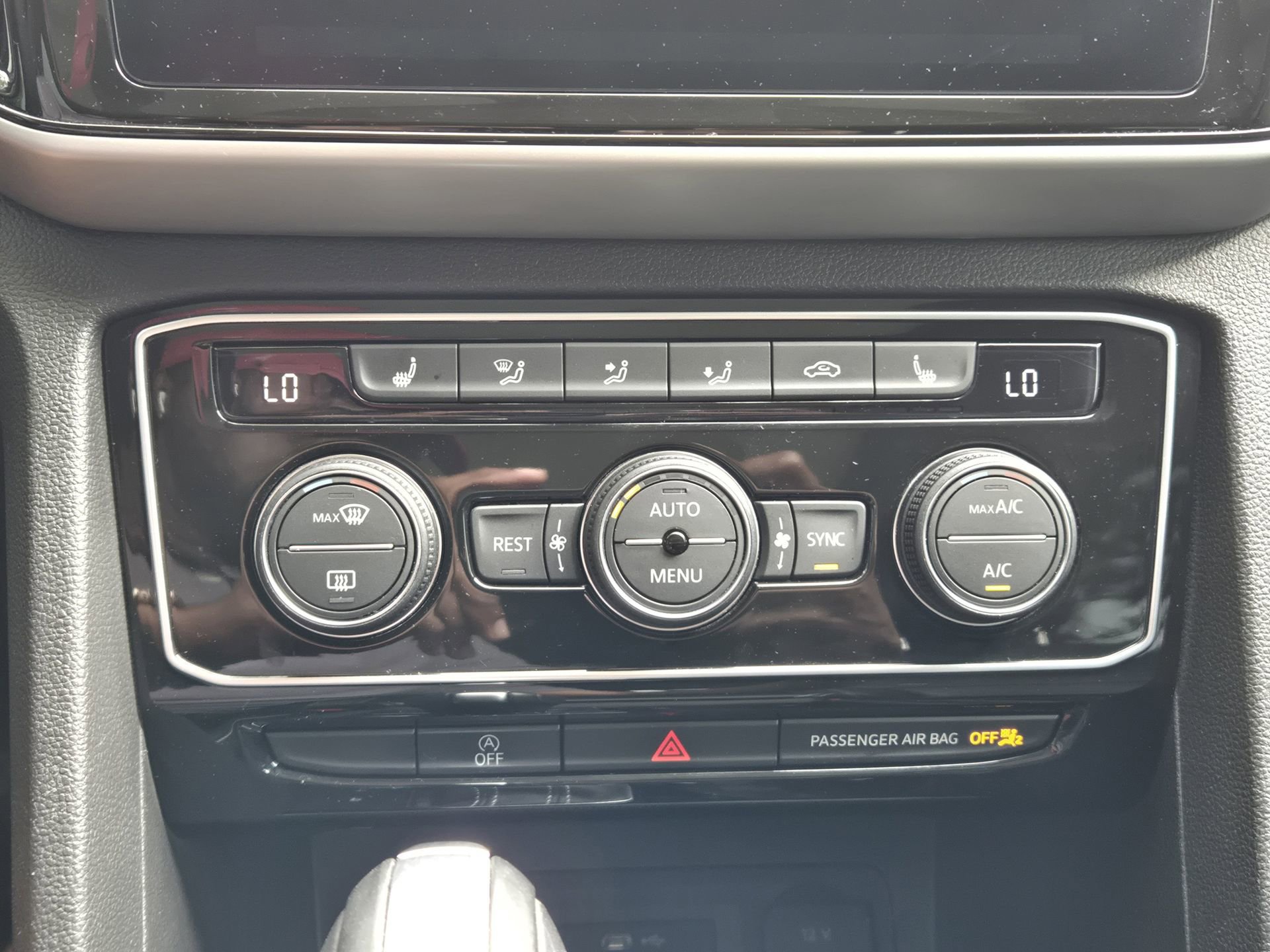 Used 2023 Volkswagen Atlas SE w/ Panoramic Sunroof Package image 18