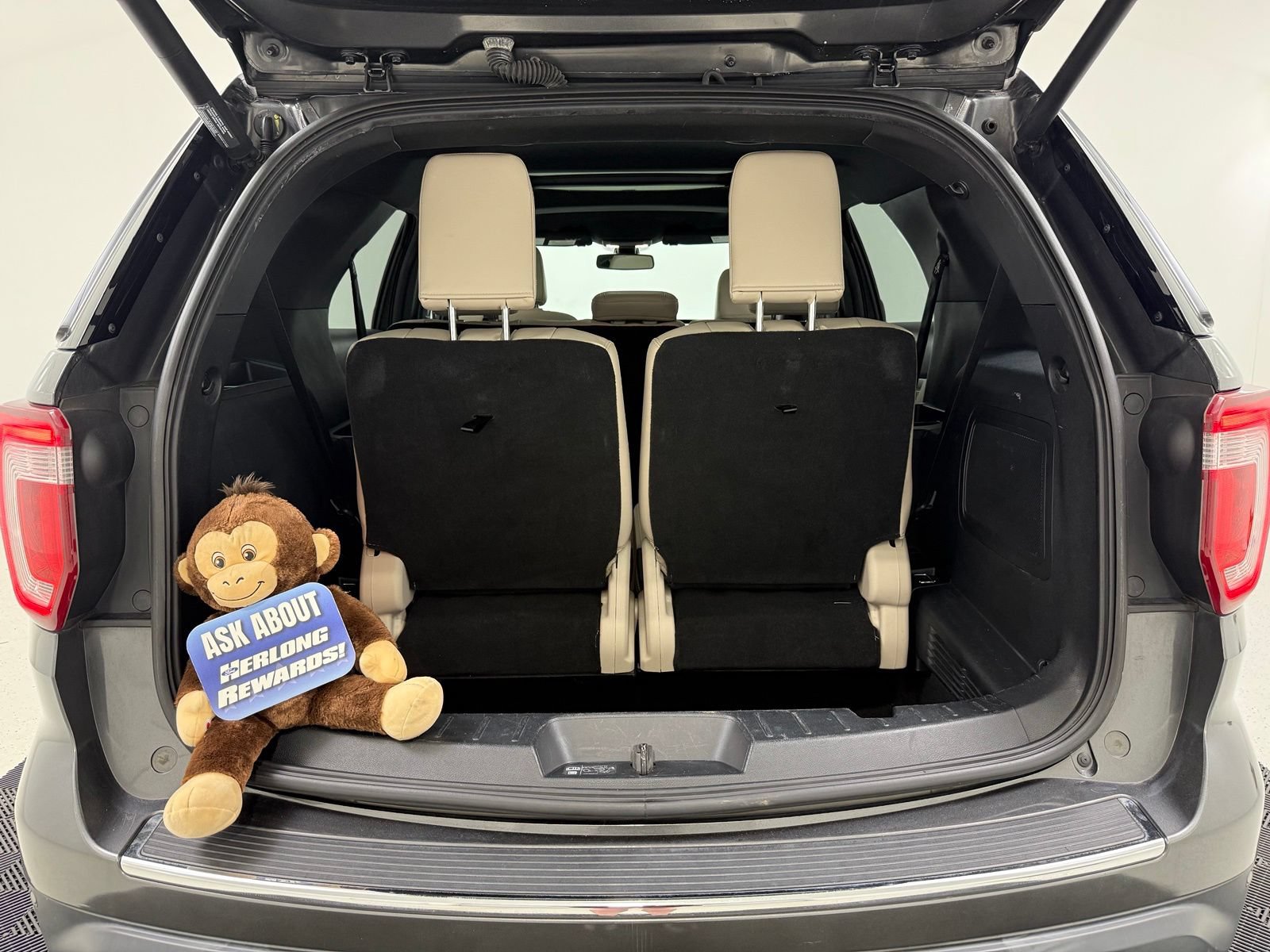 Used 2018 Ford Explorer Limited w/ Equipment Group 301A AWD/4WD image 9