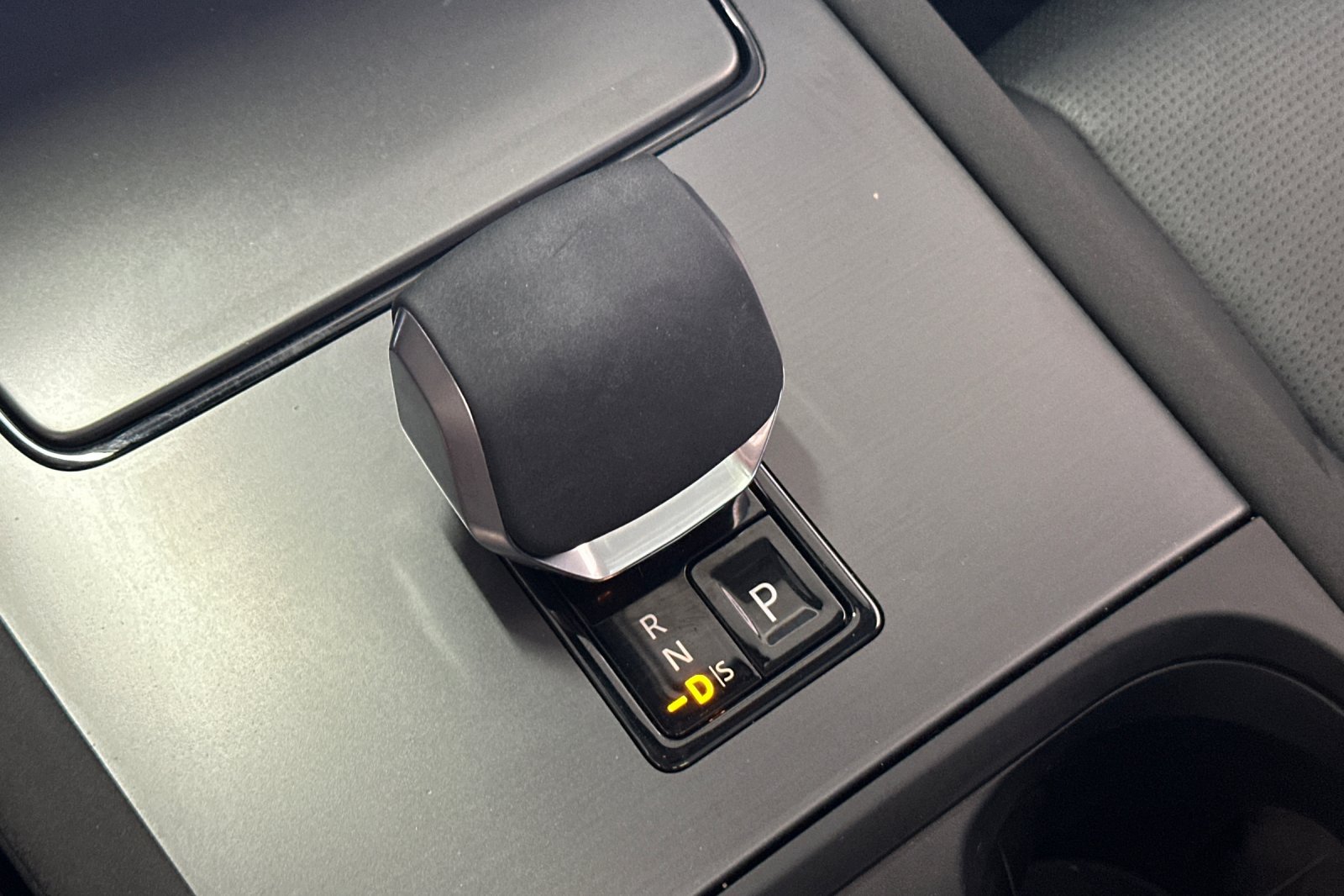 Used 2025 Land Rover Discovery Sport S AWD/4WD image 28