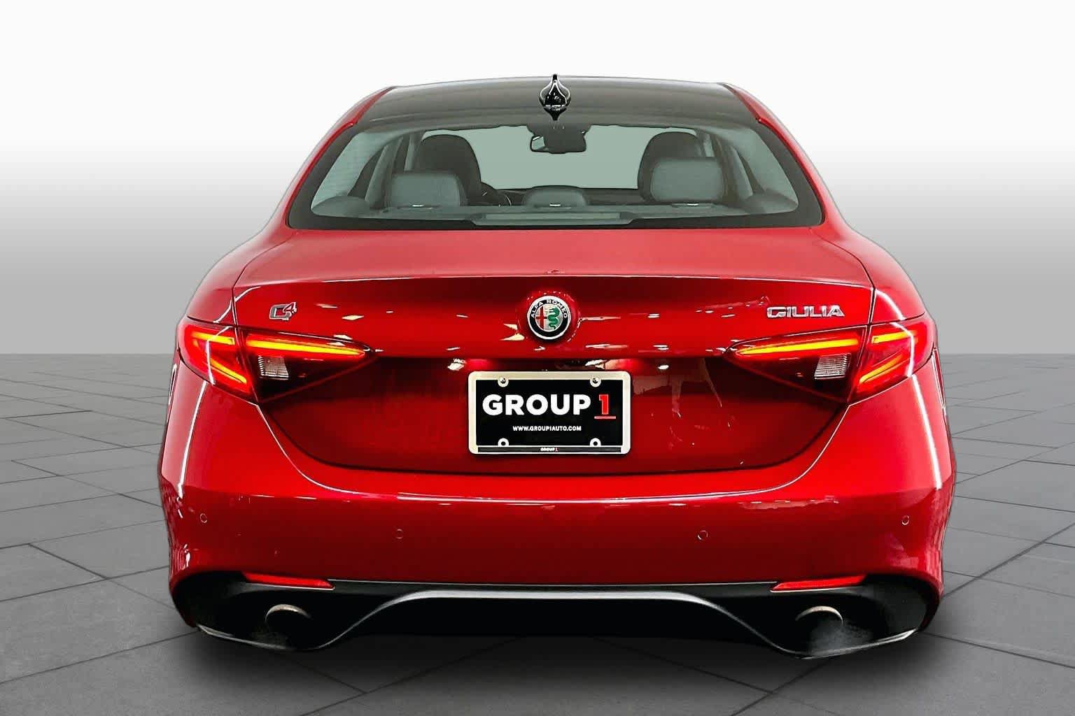 Used 2018 Alfa Romeo Giulia Ti Sport w/ Quick Order Package 22S Sport AWD/4WD image 5
