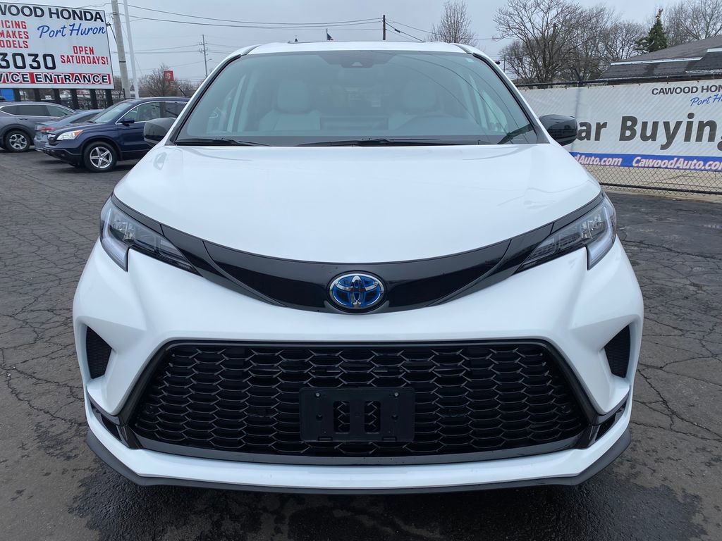 Used 2025 Toyota Sienna XSE image 8