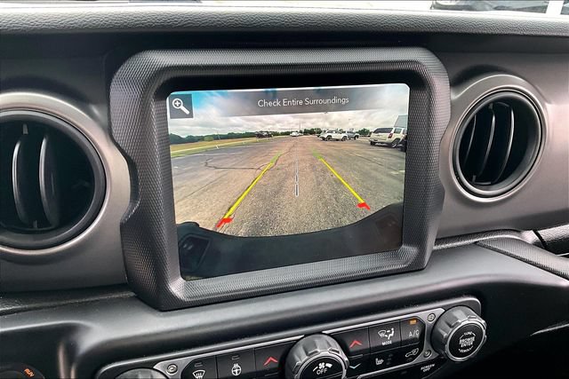 Used 2022 Jeep Gladiator Sport AWD/4WD image 15
