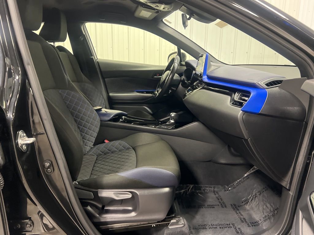 Used 2020 Toyota C-HR XLE image 8