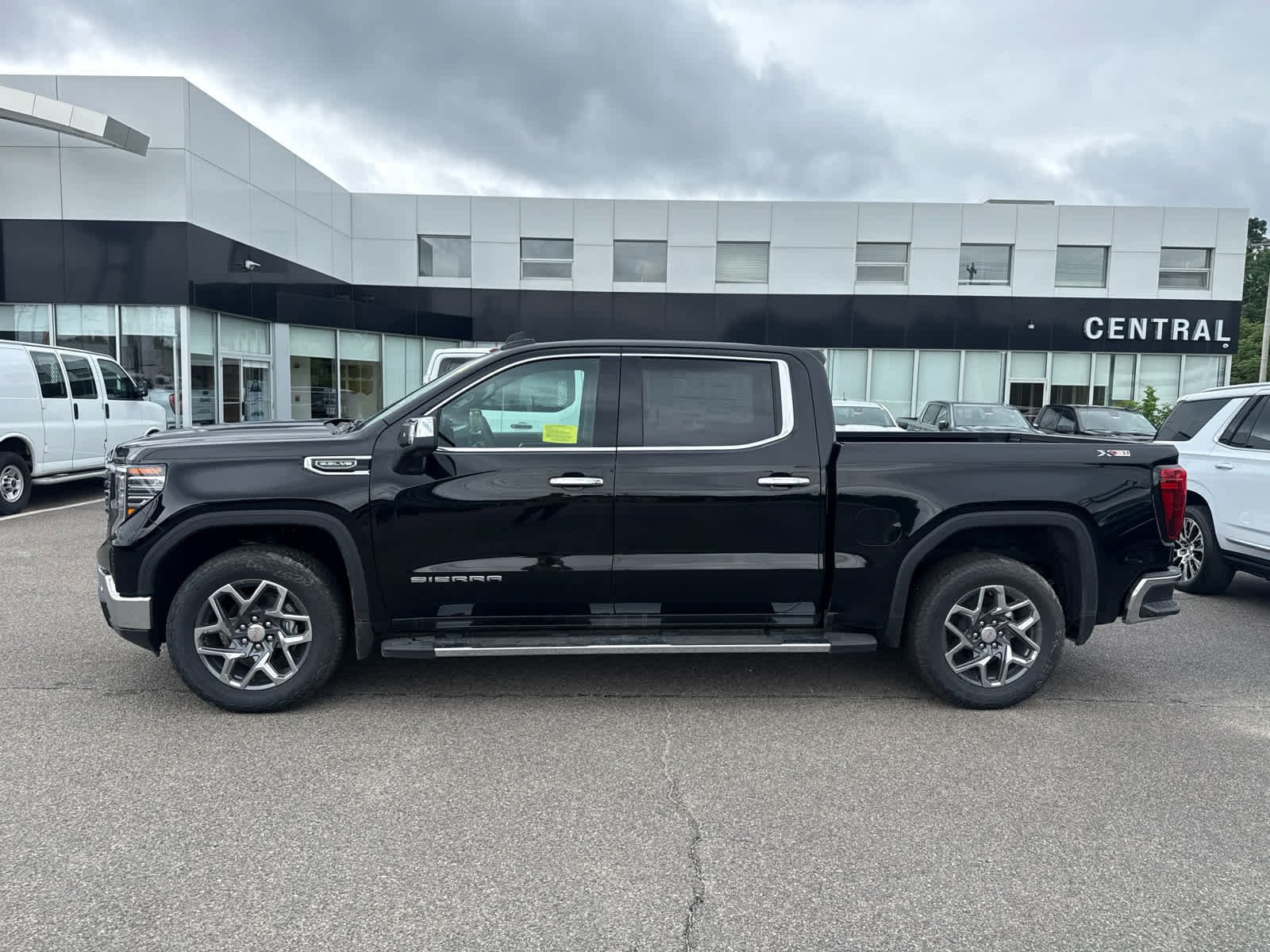 New 2026 GMC Sierra 1500 SLT w/ SLT Premium Plus Package AWD/4WD image 2