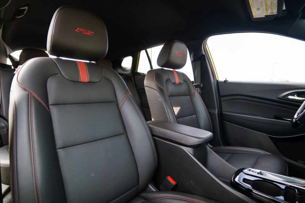 Used 2025 Chevrolet Trax RS w/ Driver Confidence Package image 13