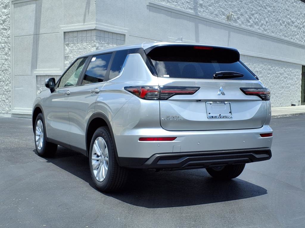 New 2025 Mitsubishi Outlander ES image 4