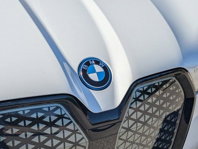 Used 2023 BMW iX xDrive50 image 12